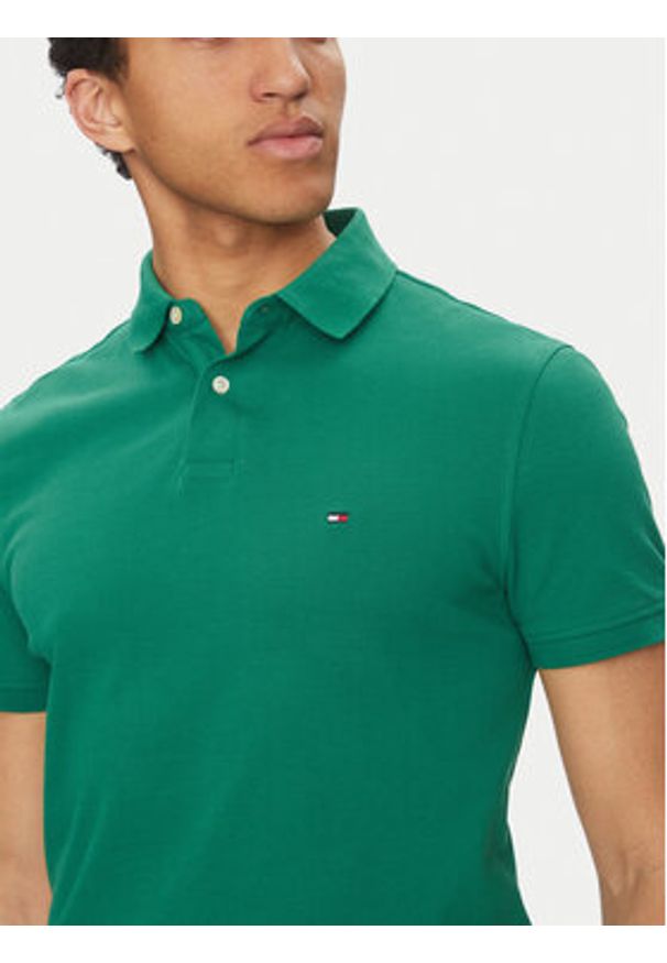 TOMMY HILFIGER - Tommy Hilfiger Polo 1985 MW0MW17770 Zielony Regular Fit. Typ kołnierza: polo. Kolor: zielony. Materiał: bawełna