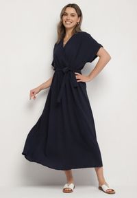 Born2be - Granatowa Sukienka z Bawełną i Ozdobnym Paskiem Lunistra. Okazja: na co dzień. Kolor: niebieski. Materiał: bawełna. Wzór: aplikacja. Styl: elegancki, casual, klasyczny #1