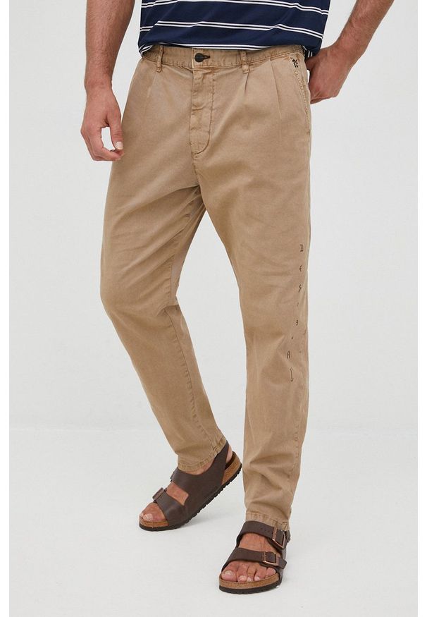 Desigual spodnie 22SMPW06 męskie kolor beżowy w fasonie chinos. Kolor: beżowy. Materiał: tkanina, bawełna. Wzór: nadruk