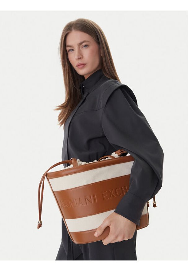 Armani Exchange Torebka XW002607 AF22635 M6261 Brązowy. Kolor: brązowy