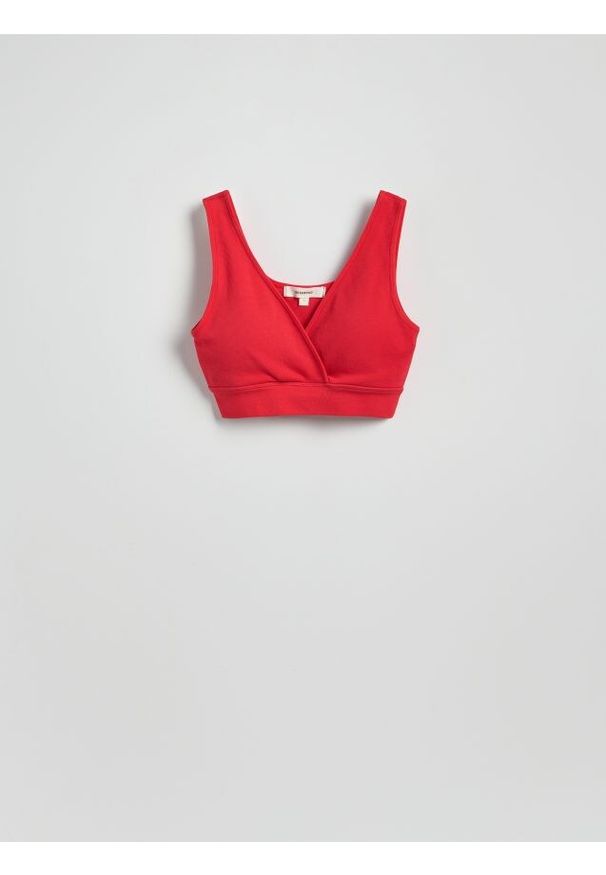 Reserved - Bezszwowy top w stylu sportowym - czerwony. Kolor: czerwony. Materiał: prążkowany, dzianina. Długość: krótkie. Styl: sportowy