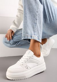Renee - Białe Sneakersy przed Kostkę na Platformie Alsoma. Wysokość cholewki: przed kostkę. Kolor: biały. Obcas: na platformie