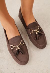 Born2be - Ciemnobrązowe Mokasyny VICES z Modnymi Chwostami z Imitacji Zamszu z Wkładką z Naturalnej Skóry Calirea. Okazja: na co dzień, do pracy. Kolor: brązowy. Materiał: skóra, zamsz. Wzór: aplikacja. Styl: casual, klasyczny, elegancki #1