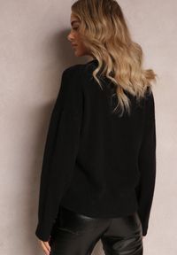 Renee - Czarny Sweter z Naszywkami z Napisem Amour Mavilla. Kolor: czarny. Materiał: dzianina, tkanina. Długość rękawa: długi rękaw. Długość: długie. Wzór: napisy, aplikacja. Styl: elegancki