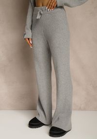 Renee - Ciemnoszary Komplet z Wełną i Bawełną Sweter z Guzikami i Szerokie Spodnie Reinelia. Kolor: szary. Materiał: wełna, bawełna #4