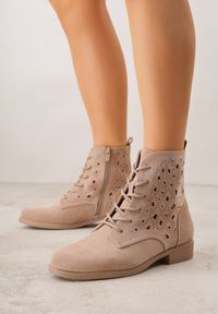 Born2be - Ciemnobeżowe Sznurowane Botki z Ażurową Cholewką Zeliana. Okazja: na co dzień, na randkę. Zapięcie: sznurówki. Kolor: beżowy. Materiał: zamsz, jeans. Szerokość cholewki: normalna. Wzór: ażurowy. Styl: casual, klasyczny #1