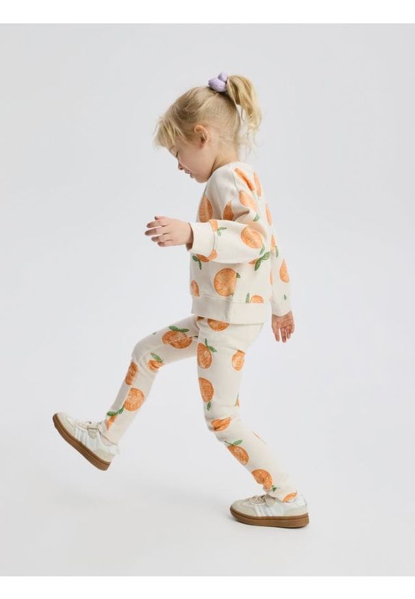 Reserved - Prążkowane legginsy - kremowy. Kolor: kremowy. Materiał: prążkowany