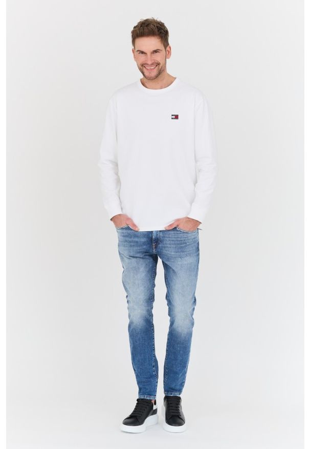 Tommy Jeans - TOMMY JEANS Biały męski longsleeve, Rozmiar L. Kolor: biały. Długość rękawa: długi rękaw