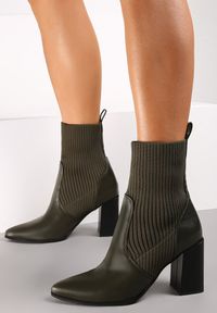 Renee - Zielone Botki Tristn. Wysokość cholewki: za kostkę. Nosek buta: szpiczasty. Kolor: zielony. Materiał: prążkowany, materiał. Szerokość cholewki: normalna. Obcas: na obcasie. Styl: elegancki. Wysokość obcasa: średni #4
