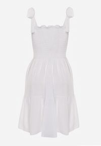 Renee - Biała Sukienka z Bawełny Ozdobiona Wiązaniem Tollasea. Okazja: na spacer, na co dzień. Kolor: biały. Materiał: bawełna. Wzór: aplikacja. Sezon: lato. Typ sukienki: proste. Styl: casual, elegancki #4