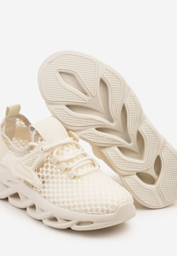Renee - Beżowe Buty Sportowe Sneakersy na Platformie Ozdobionej Tłoczeniem Teliriella. Okazja: na co dzień. Zapięcie: sznurówki. Kolor: beżowy. Materiał: jeans. Wzór: aplikacja. Obcas: na platformie