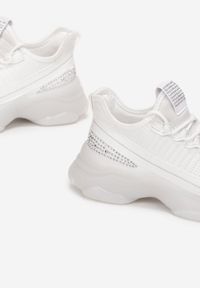 Renee - Białe Sneakersy Pherinna. Wysokość cholewki: przed kostkę. Kolor: biały. Materiał: guma, materiał. Szerokość cholewki: normalna. Obcas: na platformie #4