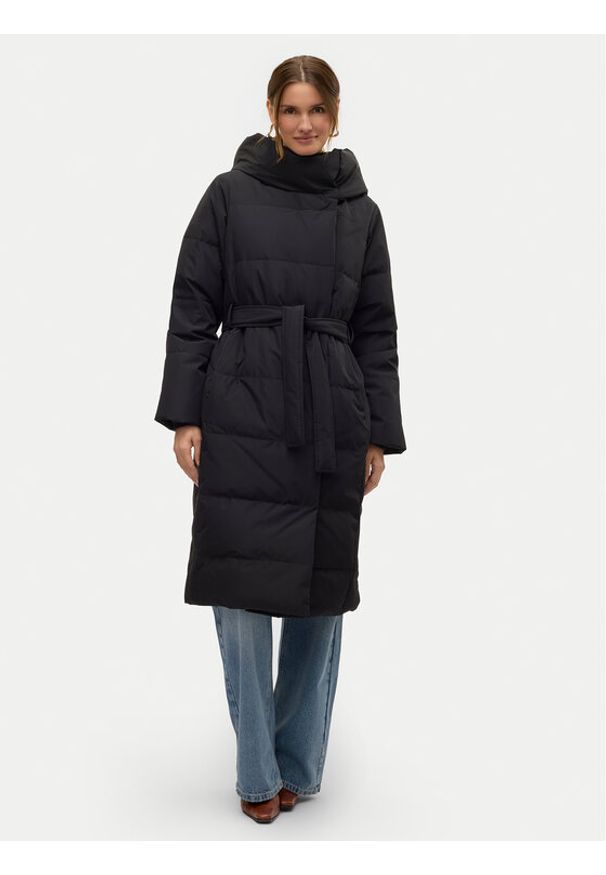 Vero Moda Kurtka puchowa Leonie 10311566 Czarny Regular Fit. Kolor: czarny. Materiał: syntetyk