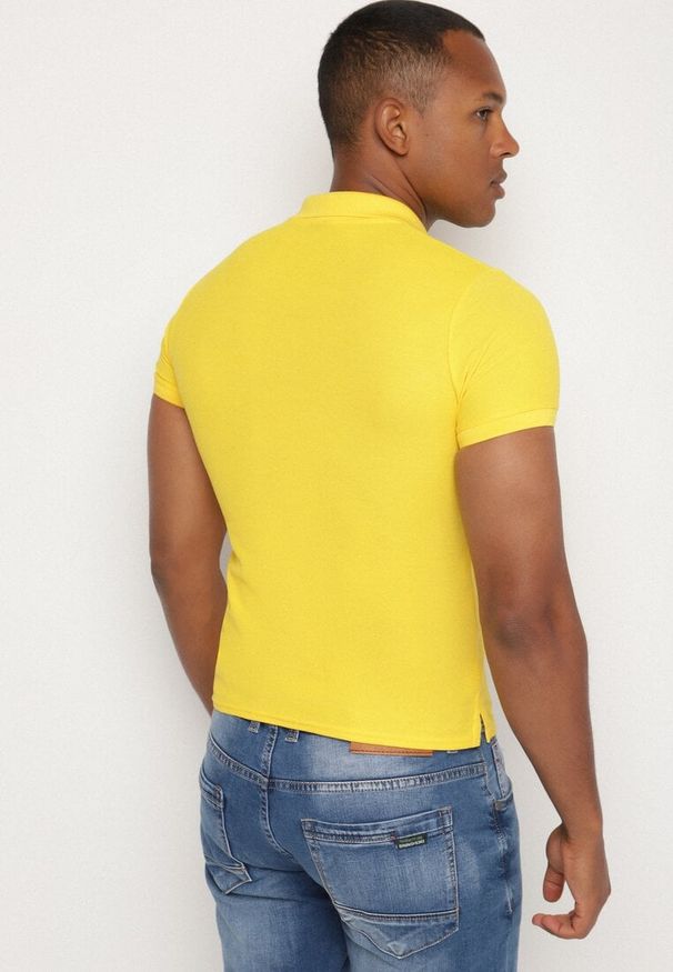 Born2be - Żółty T-shirt Polo z Bawełną Fodelira. Okazja: na co dzień. Typ kołnierza: polo. Kolor: żółty. Materiał: bawełna. Styl: klasyczny, casual, elegancki