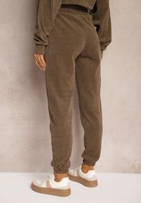 Renee - Brązowe Dresowe Spodnie z Bawełną High Waist Wykończone w Pasie Gumką Ekadela. Stan: podwyższony. Kolor: brązowy. Materiał: bawełna, dresówka #5