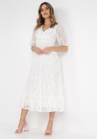 Born2be - Biała Sukienka Maeryne. Kolor: biały. Materiał: materiał, koronka. Styl: klasyczny. Długość: midi #4