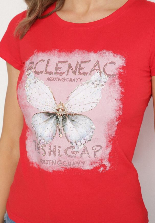 Born2be - Czerwony Bawełniany T-shirt z Nadrukiem Motyla i Cyrkoniami Uliriela. Okazja: na co dzień. Kolor: czerwony. Materiał: bawełna. Wzór: nadruk. Sezon: lato. Styl: klasyczny, casual