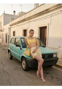 Sinsay - Szorty w paski z domiszką wiskozy i lnu - żółty. Kolor: żółty. Materiał: wiskoza, len. Wzór: paski