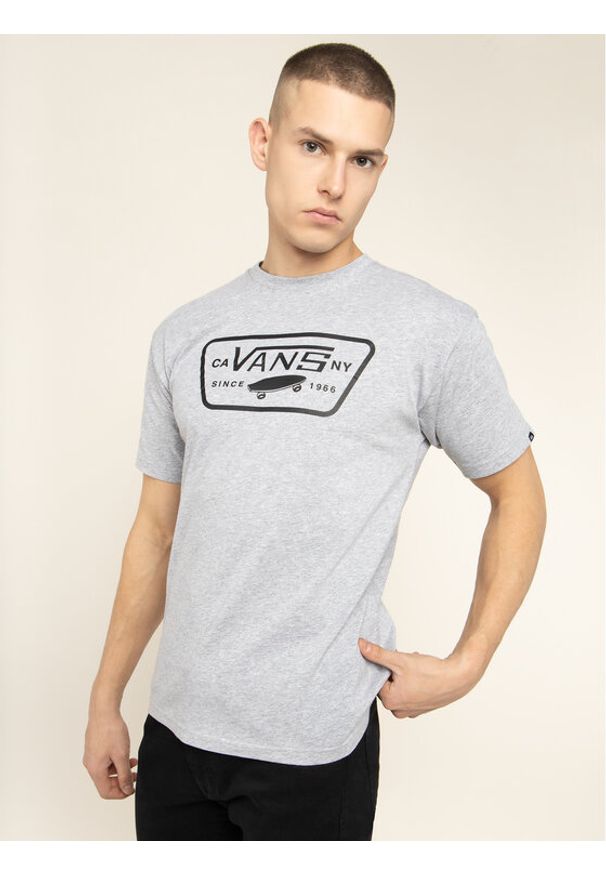 Vans T-Shirt Full Patch VN000QN8Y281 Szary Classic Fit. Kolor: szary. Materiał: bawełna