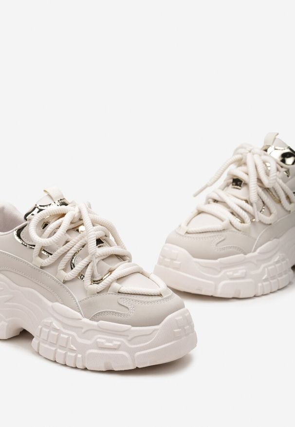 Born2be - Ciemnobeżowe Sneakersy na Grubej Tłoczonej Podeszwie z Podwójnym Sznurowaniem Glefida. Okazja: na co dzień. Kolor: beżowy