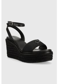 Calvin Klein sandały WEDGE 50HH W/HW - JQ damskie kolor czarny na koturnie HW0HW01490. Zapięcie: klamry. Kolor: czarny. Materiał: skóra, guma. Obcas: na koturnie #4