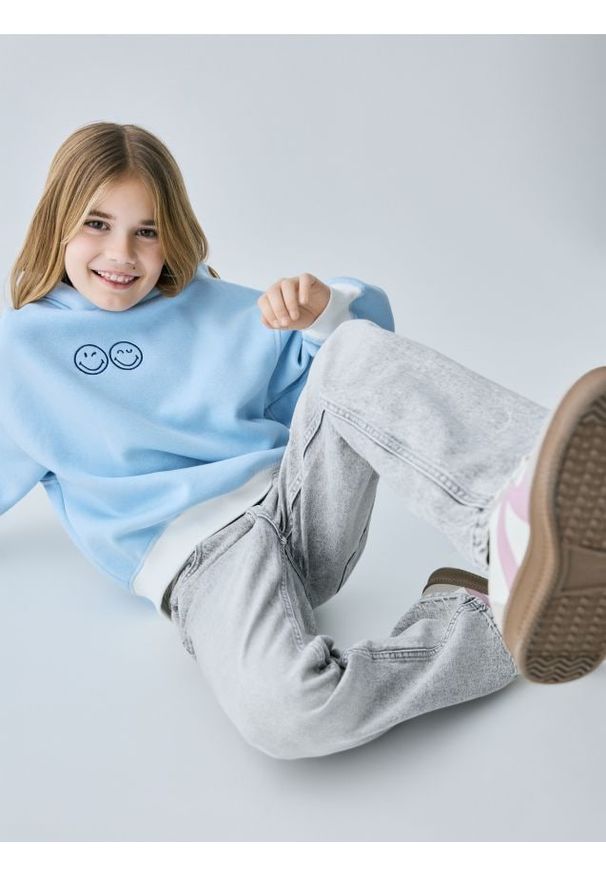 Reserved - Bluza SmileyWorld® - jasnoniebieski. Kolor: niebieski. Materiał: bawełna