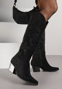 Born2be - Czarne Kozaki Kowbojki na Stożku z Cholewką z Cyrkoniami Nalikka. Okazja: na co dzień. Kolor: czarny. Materiał: satyna, koronka, jeans. Szerokość cholewki: normalna. Wzór: aplikacja, kwiaty. Obcas: na stożku. Styl: glamour, klasyczny, casual, elegancki