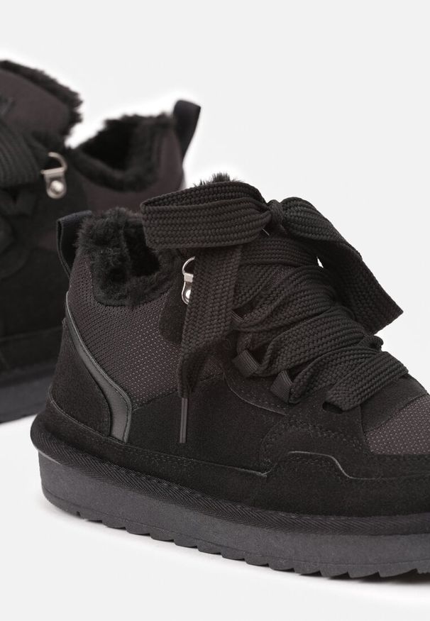 Renee - Czarne Zimowe Sneakersy Vices Stylizowane na Śniegowce z Futerkiem Tennira. Okazja: na co dzień, na spacer. Kolor: czarny. Materiał: futro. Sezon: zima. Obcas: na obcasie. Wysokość obcasa: niski. Sport: turystyka piesza