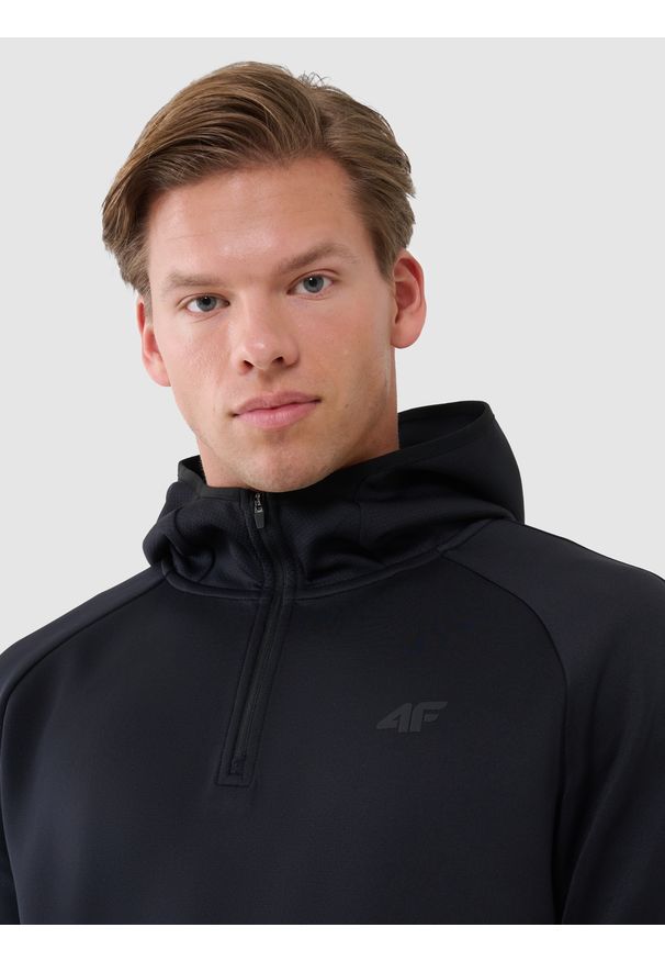4f - 4F Bluza treningowa regular szybkoschnąca męska - czarna S. Okazja: na co dzień. Typ kołnierza: kaptur. Kolor: czarny. Długość: krótkie. Wzór: ze splotem, gładki. Materiał: materiał, syntetyk, dzianina, włókno, elastan, tkanina. Długość rękawa: raglanowy rękaw. Styl: sportowy, klasyczny, casual. Sport: fitness, bieganie