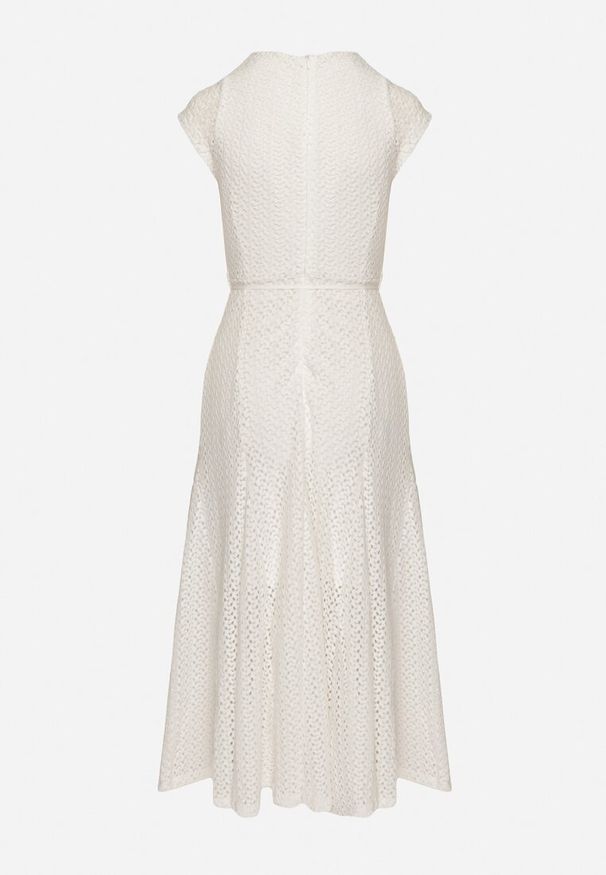 Born2be - Biała Rozkloszowana Sukienka z Ażurowym Wzorem i Paskiem Galindella. Kolor: biały. Wzór: ażurowy. Styl: klasyczny