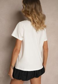 Renee - Biały Bawełniany T-shirt z Naszywką Firavelle. Okazja: na co dzień, na spotkanie biznesowe. Kolor: biały. Materiał: bawełna. Wzór: aplikacja. Styl: biznesowy, casual #4