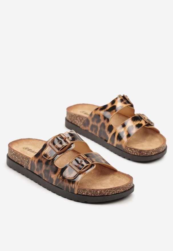 Born2be - Panterkowe Klapki z Paskami z Klamrami z Lakierowanym Połyskiem Zotellia. Okazja: na co dzień. Materiał: lakier. Sezon: lato. Styl: klasyczny, casual, elegancki