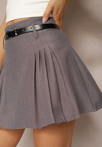 Renee - Szare Rozkloszowane Spódnico-Spodenki Plisowane High Waist z Paskiem Bastorea. Stan: podwyższony. Kolor: szary. Materiał: tkanina #3