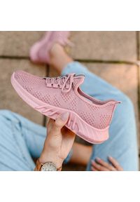 Suzana - Różowe sportowe buty damskie Super Star 537g. Kolor: różowy. Materiał: tkanina. Obcas: na obcasie. Wysokość obcasa: średni #1