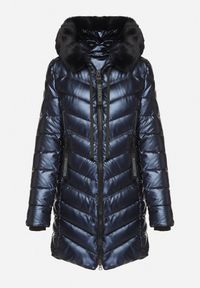 Born2be - Granatowa Pikowana Kurtka o Taliowanym Kroju z Kapturem z Futerkiem Naleanna. Okazja: na co dzień. Typ kołnierza: kaptur. Kolor: niebieski. Materiał: futro. Styl: casual #6