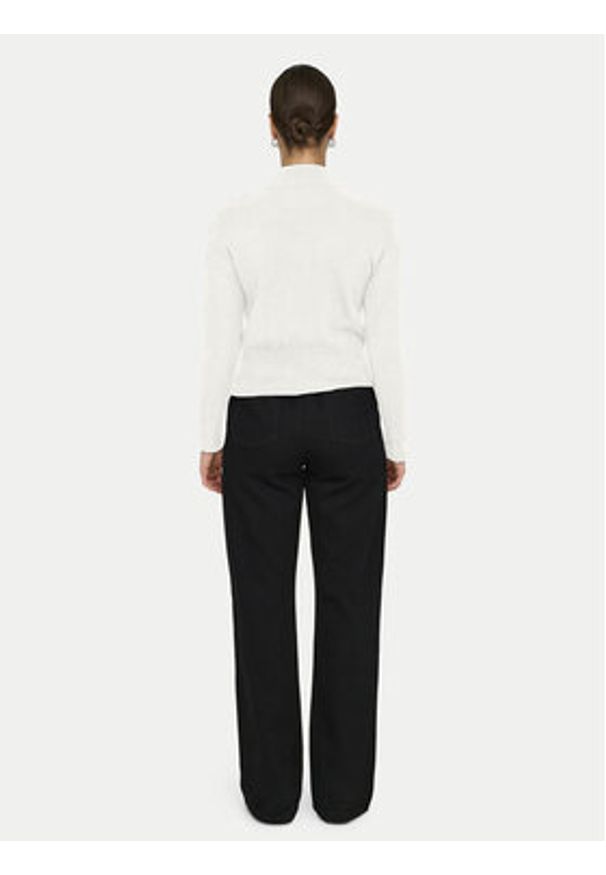 only - ONLY Sweter Alba 15332081 Biały Regular Fit. Kolor: biały. Materiał: syntetyk