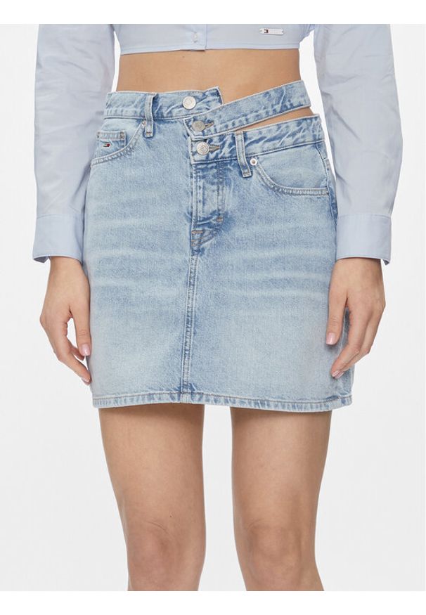 Tommy Jeans Spódnica jeansowa Mom Cut Out Wb Uh Skirt Ah7011 DW0DW17217 Niebieski Slim Fit. Kolor: niebieski. Materiał: bawełna