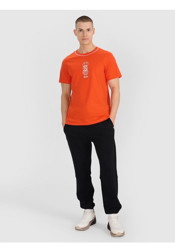 4f - 4F T-shirt regular z nadrukiem męski - pomarańczowy XXL. Okazja: na co dzień. Kolor: pomarańczowy. Materiał: bawełna, jersey. Wzór: nadruk. Styl: sportowy, casual, elegancki, street, klasyczny