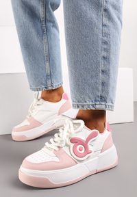 Born2be - Biało-Różowe Sneakersy na Grubej Podeszwie z Abstrakcyjną Aplikacją Cadisa. Kolor: biały. Wzór: aplikacja #1