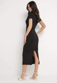 Born2be - Czarna Sukienka Dopasowana Bodycon z Dekoltem w Serek Efricene. Okazja: na co dzień. Typ kołnierza: dekolt w serek. Kolor: czarny. Materiał: jeans. Długość rękawa: krótki rękaw. Typ sukienki: bodycon. Styl: klasyczny, casual #4