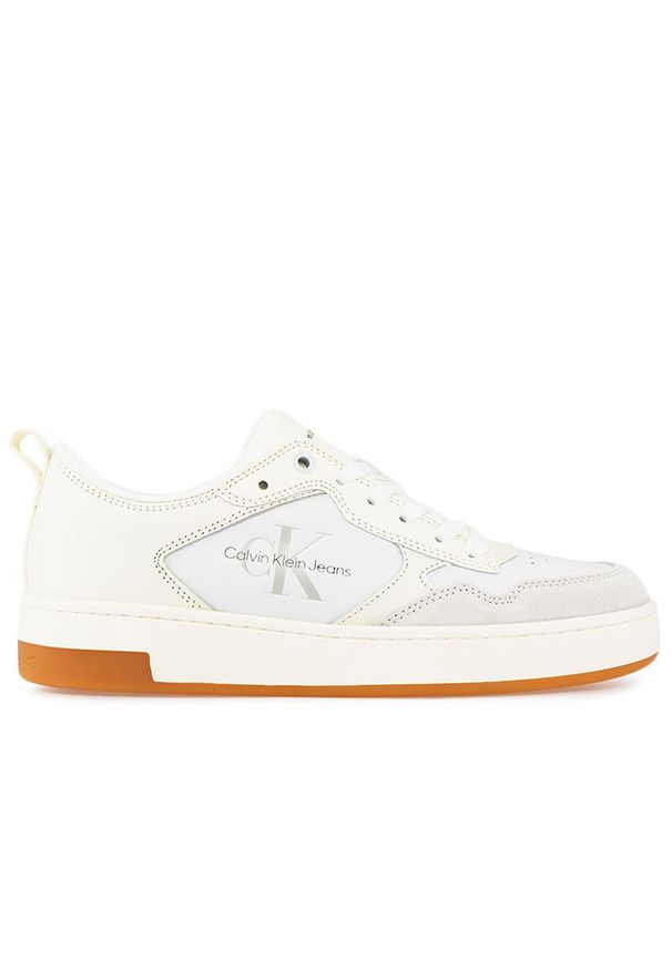 Buty Calvin Klein Basket Cupsole Low Leather Mono YW0YW00876-02X - białe. Okazja: na co dzień. Kolor: biały. Materiał: zamsz, skóra, guma. Szerokość cholewki: normalna