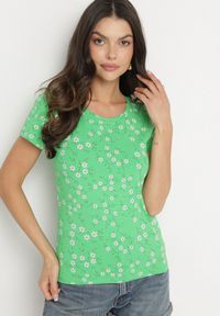 Born2be - Zielony T-shirt z Bawełny w Kwiaty Savilisse. Okazja: na co dzień. Kolor: zielony. Materiał: bawełna. Wzór: kwiaty. Styl: klasyczny, casual #3