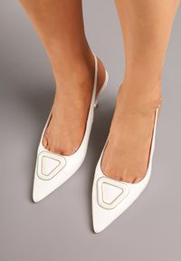 Renee - Białe Sandały na Szpilce Slingback Lakierowane Vices z Ozdobą Ataloria. Okazja: na co dzień. Zapięcie: sprzączka. Kolor: biały. Materiał: lakier. Wzór: aplikacja. Obcas: na szpilce. Styl: klasyczny, casual, elegancki #6