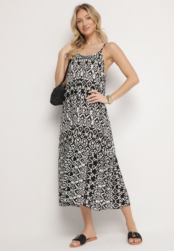 Born2be - Czarna Sukienka z Bawełny z Geometrycznym Motywem Koladiela. Okazja: na spacer. Kolor: czarny. Materiał: bawełna. Długość rękawa: na ramiączkach. Wzór: geometria. Sezon: lato