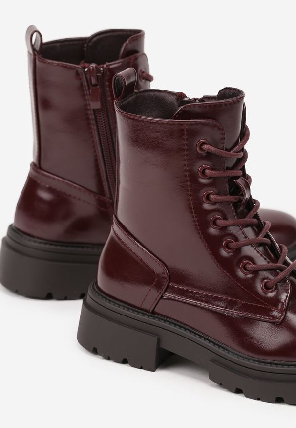 Born2be - Czerwone Lakierowane Botki w Stylu Trzewików Fanellie. Okazja: na co dzień. Kolor: czerwony. Materiał: lakier. Styl: klasyczny, casual, elegancki