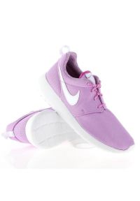 Buty Nike Rosherun W 599729-503 fioletowe. Okazja: na co dzień. Kolor: fioletowy. Materiał: mesh, guma. Szerokość cholewki: normalna. Sport: fitness
