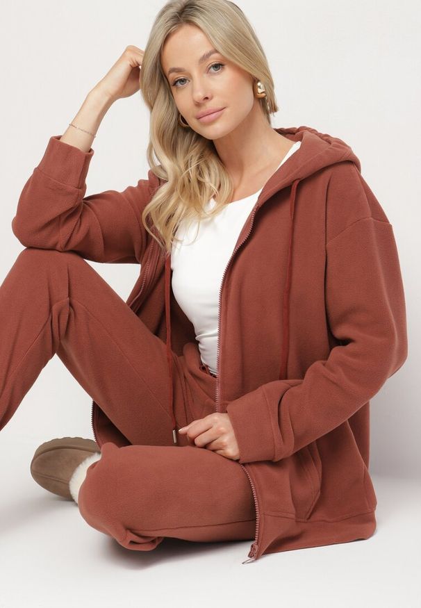 Born2be - Brązowy 2-częściowy Komplet Dresowy z Bluzą i Spodniami Hypandra. Kolor: brązowy. Materiał: dresówka