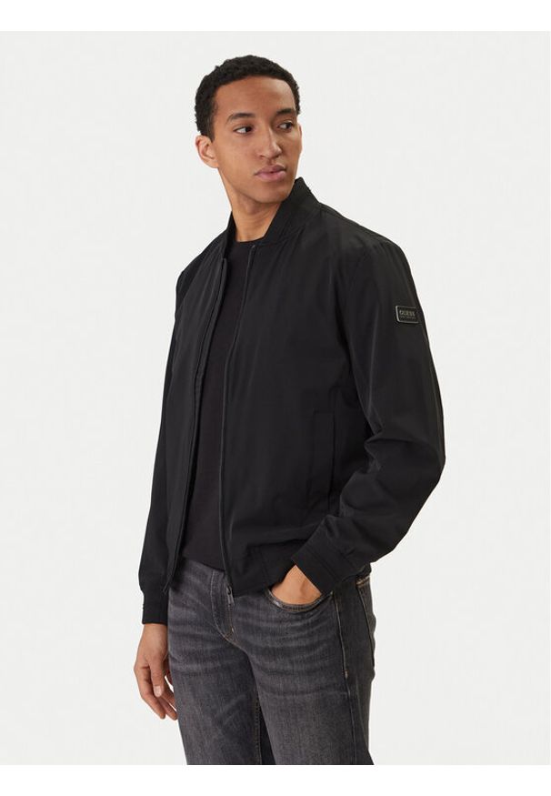 Guess Kurtka bomber M6RL09 WJ362 Czarny Regular Fit. Kolor: czarny. Materiał: syntetyk