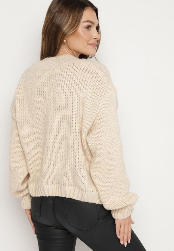 Born2be - Beżowy Sweter z Wiskozą Ozdobiony Kwiatami 3D Alabine. Okazja: na co dzień, na spacer. Kolor: beżowy. Materiał: wiskoza. Wzór: kwiaty, aplikacja. Styl: casual