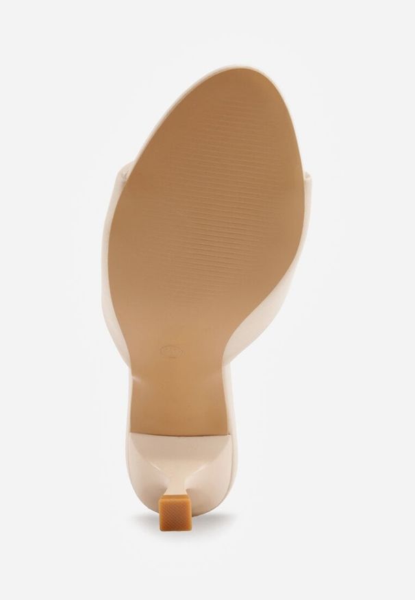 Renee - Beżowe Klapki Peep Toe na Niskiej Szpilce Carinatia. Okazja: na co dzień. Nosek buta: otwarty. Kolor: beżowy. Materiał: jeans. Styl: elegancki, casual